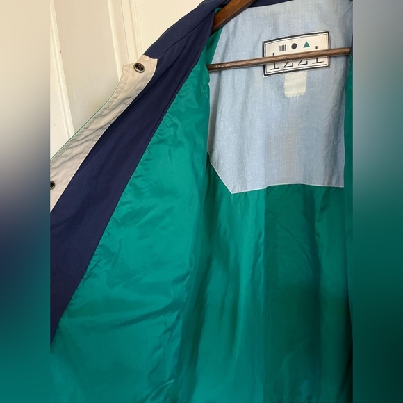 Vintage Izzi Jacket - Picture 7 of 9